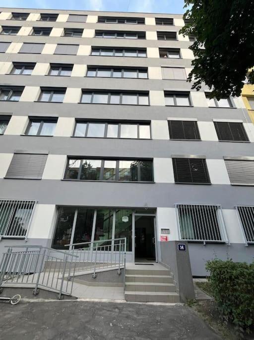 Linhs Place Apartment Prag